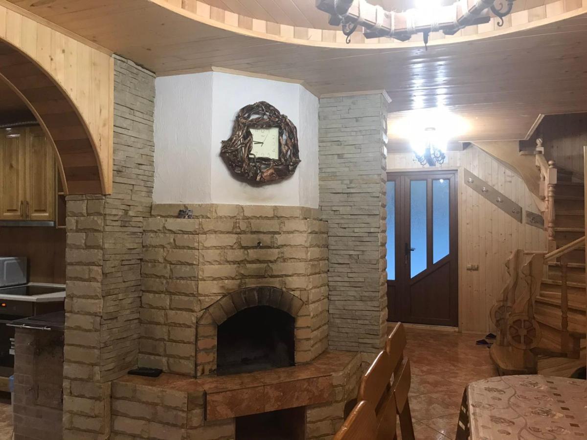Villa Ялинка à Myhove Extérieur photo