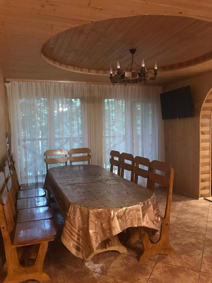 Villa Ялинка à Myhove Extérieur photo