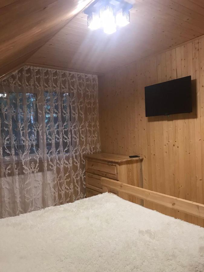 Villa Ялинка à Myhove Extérieur photo