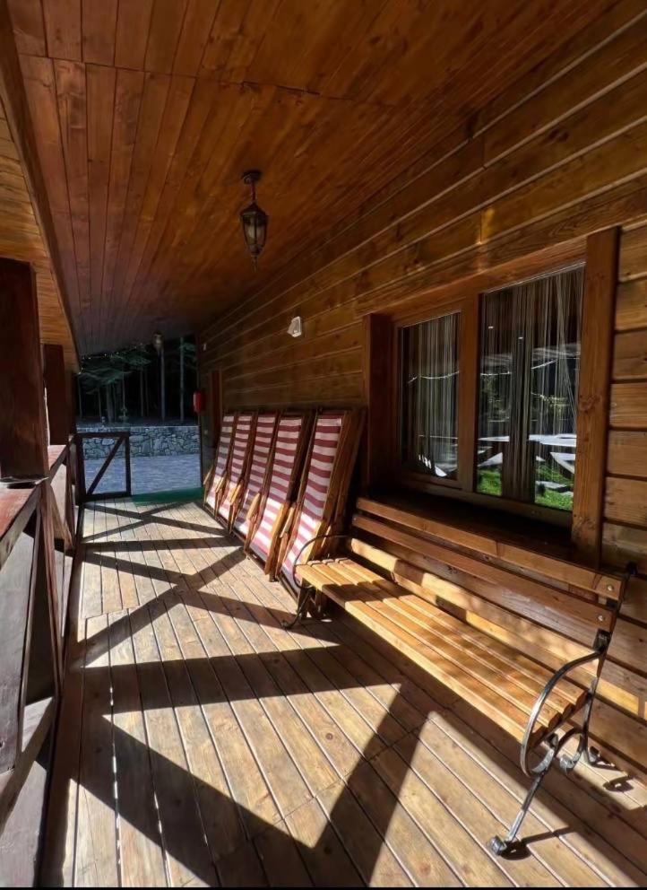 Villa Ялинка à Myhove Extérieur photo