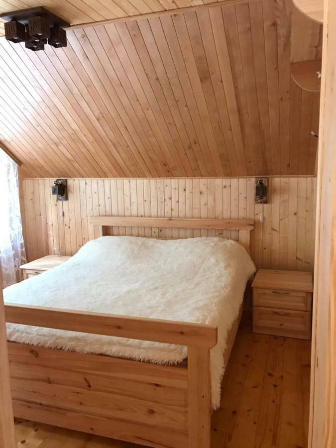 Villa Ялинка à Myhove Extérieur photo