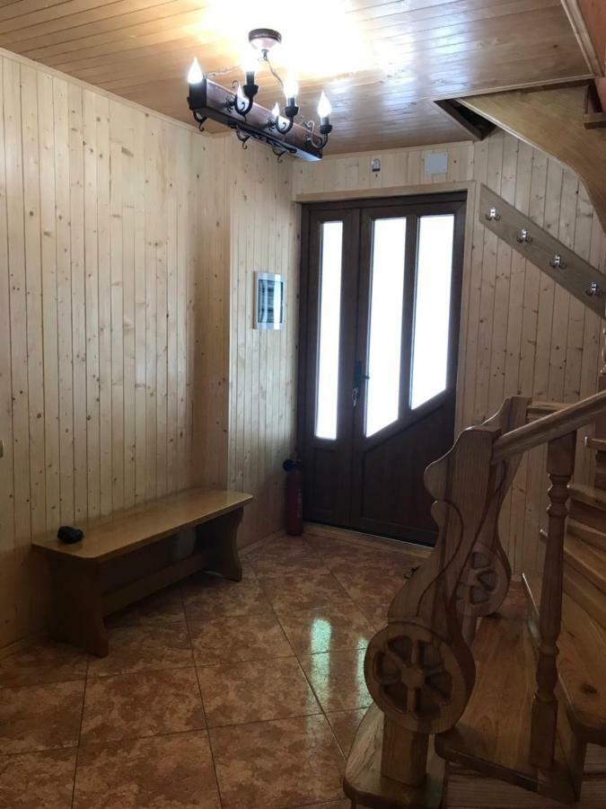 Villa Ялинка à Myhove Extérieur photo